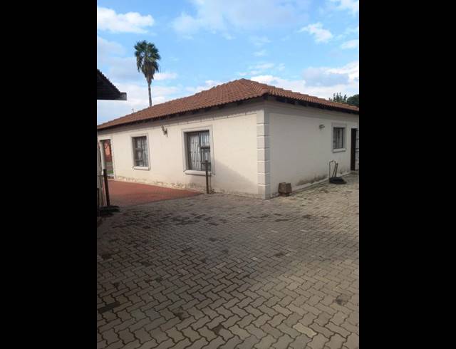 3 BEDROOM HOUSE FOR SALE IN VANDERBIJLPARK CE 3